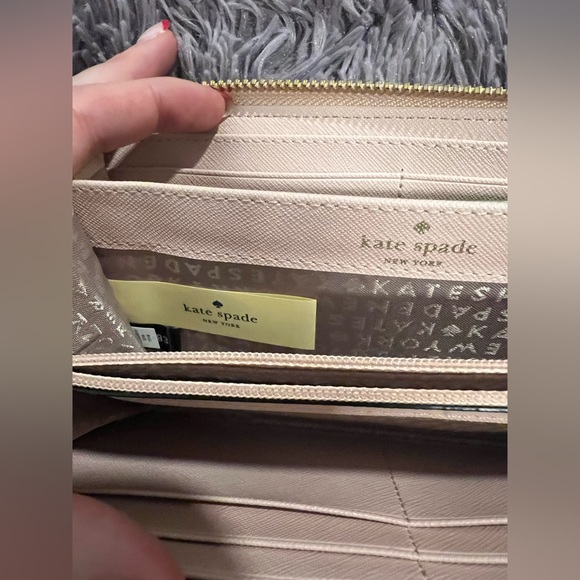 BNWT Kate Spade Wallet in light pink / black - Picture 3 of 4